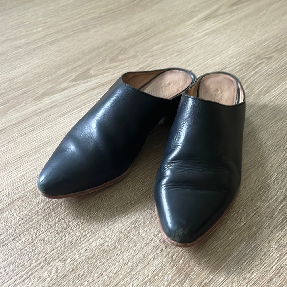 Black leather mules sz 8